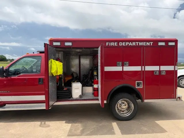 2000 Ford F450 4x4 Light Rescue - image 2