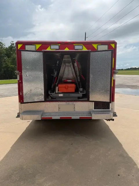 2000 Ford F450 4x4 Light Rescue - image 7