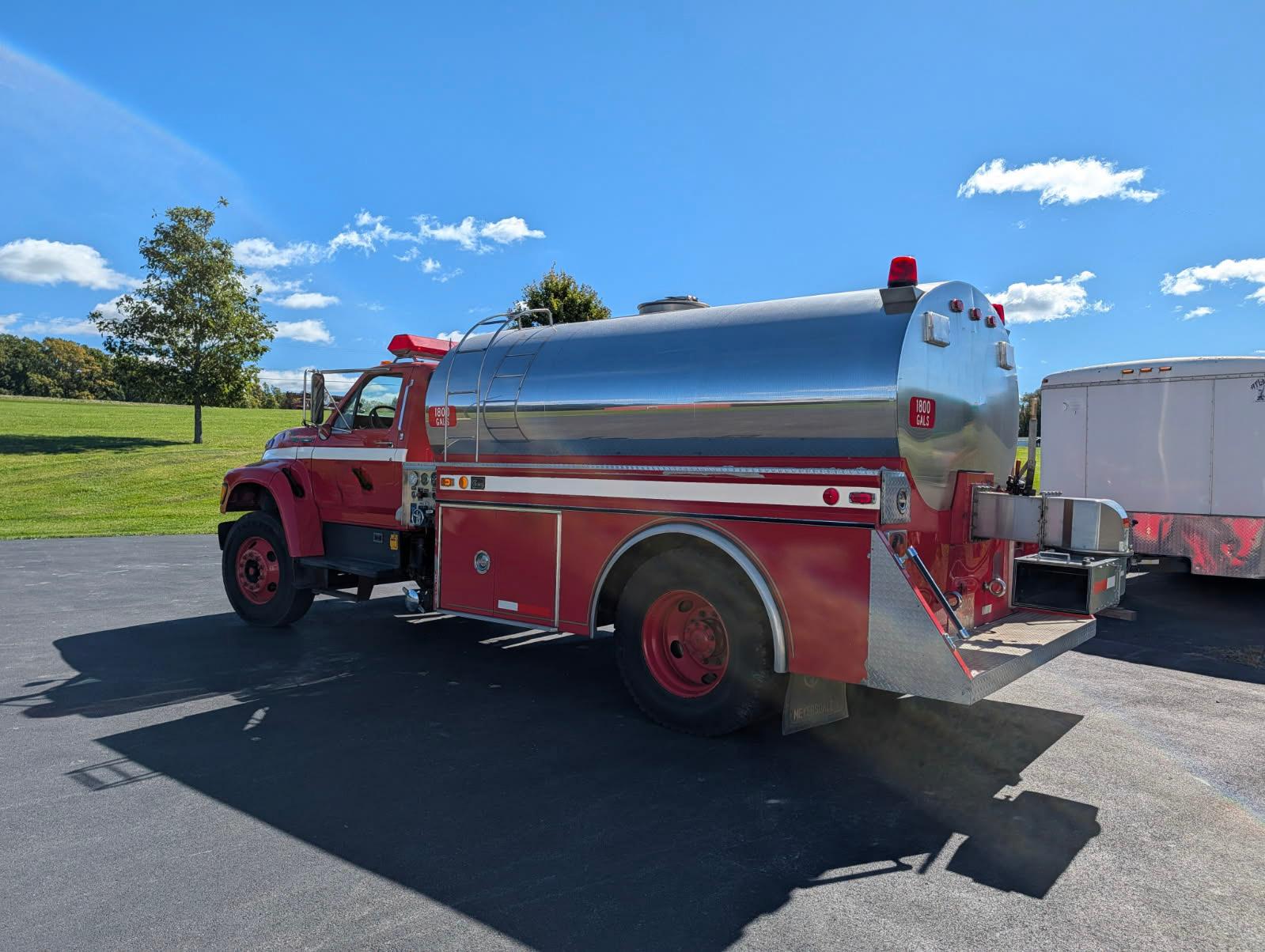 1997 4 Guys Ford Tanker - image 4