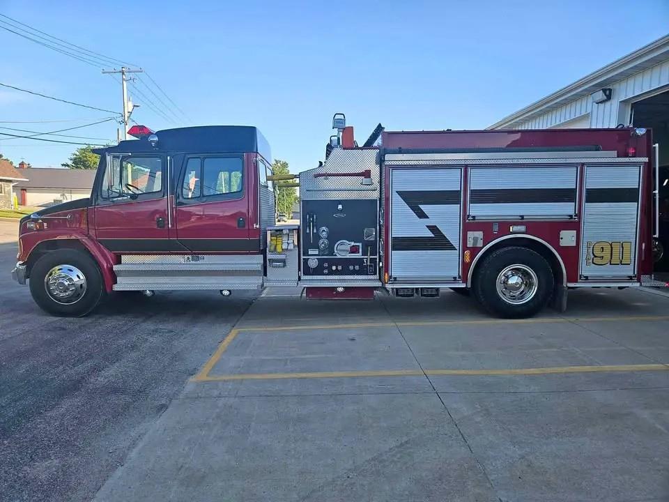 2003 Pierce Freightliner FL70 - image 2
