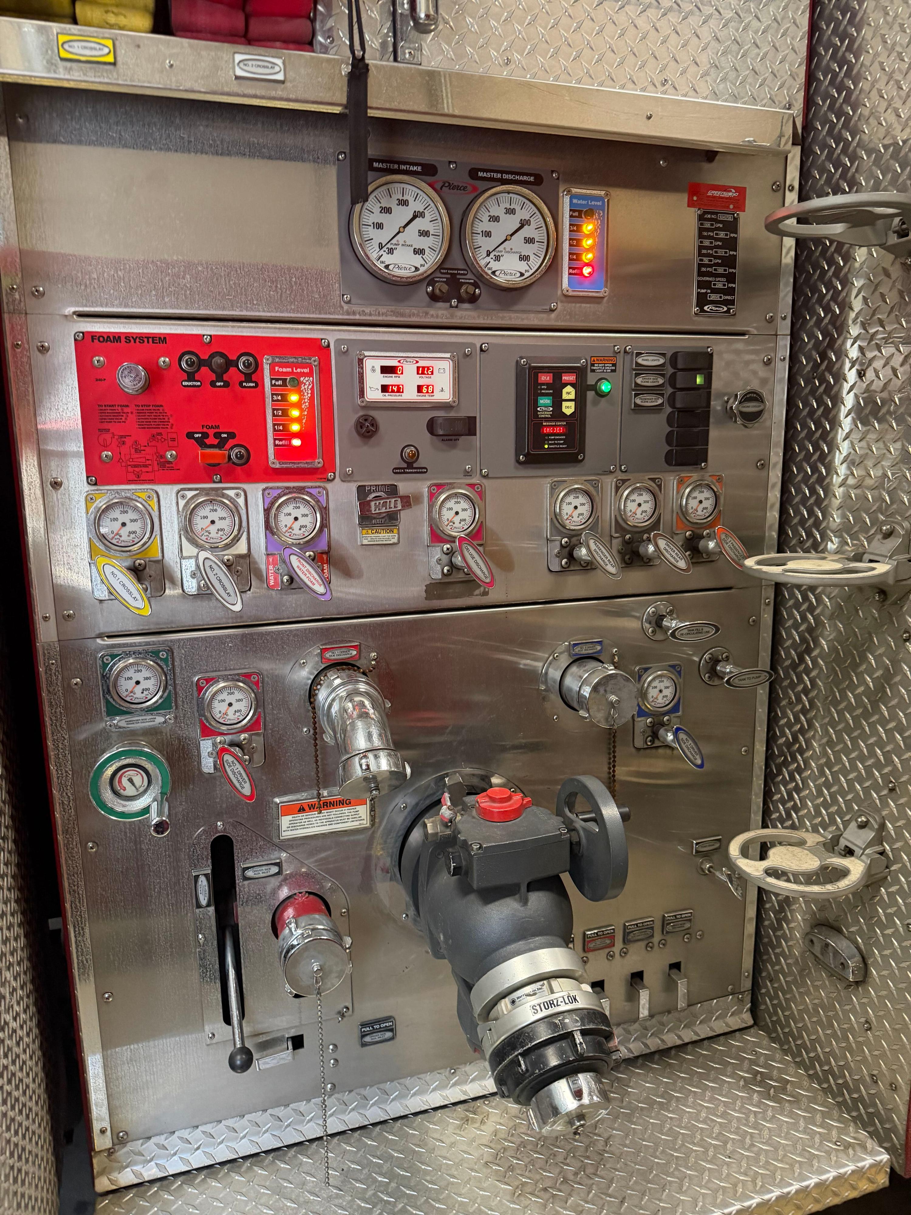 2008 4 Guys Pierce Pumper - image 9