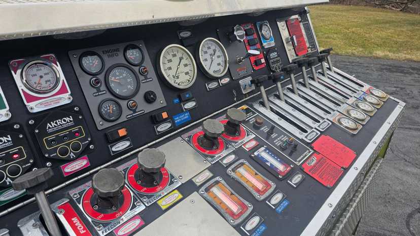2004 Pierce Quantum Pumper — photo 7