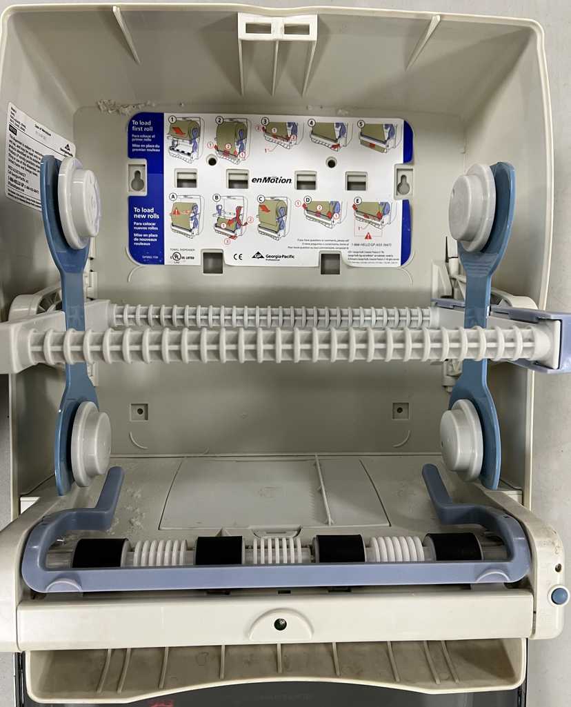 Georgia Pacific EnMotion Touchless Paper Towel Dispensers (6) — photo 7
