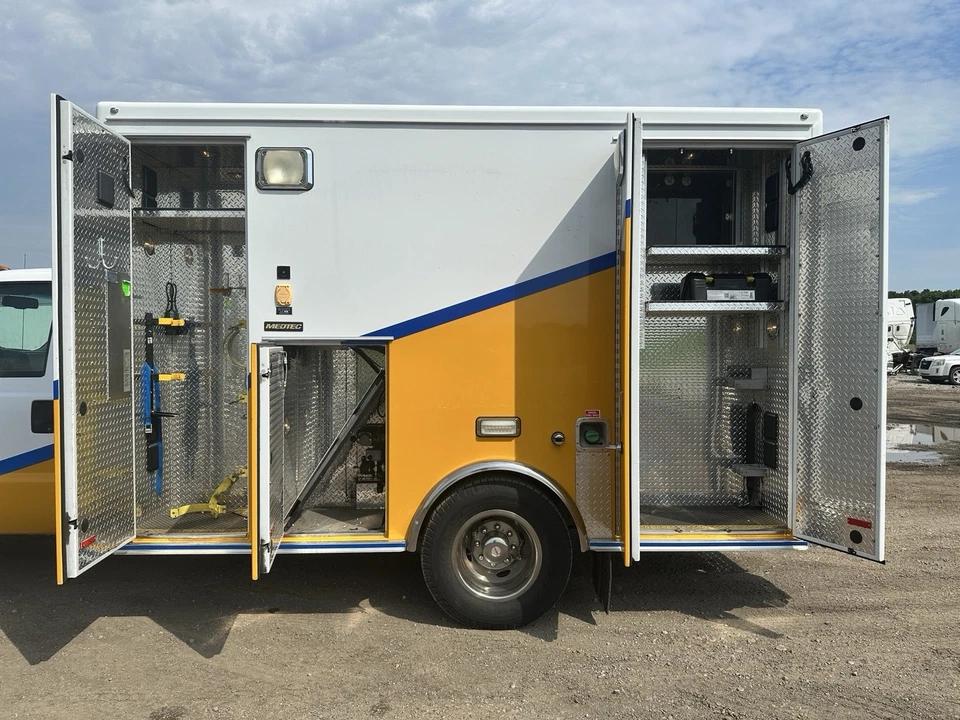 2007 MedTec Ford Type I Ambulance - image 6