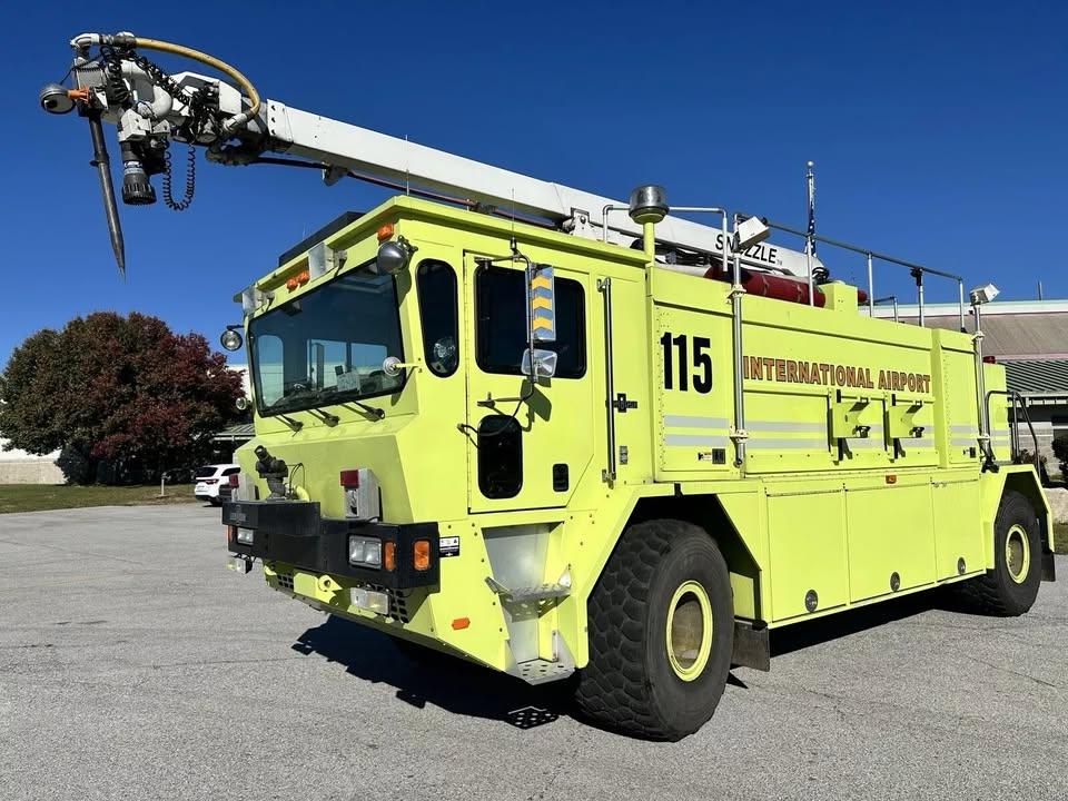 1996 Oshkosh T-1500 4x4 ARFF Truck w/ Snozzle