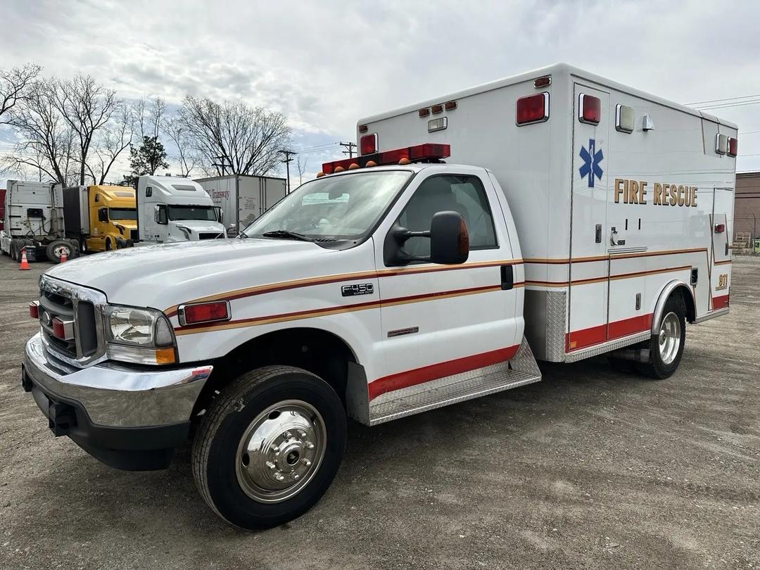 2004 Ford F-450 Super Duty Horton Diesel Ambulance - ONLY 32k MILES!!