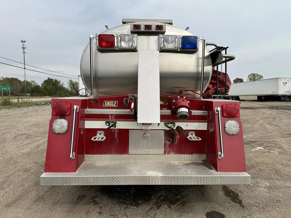 1994 Ford F700 7.0L 2000 Gallon Fire Tanker Tender Truck - Only 8k MILES! - image 6