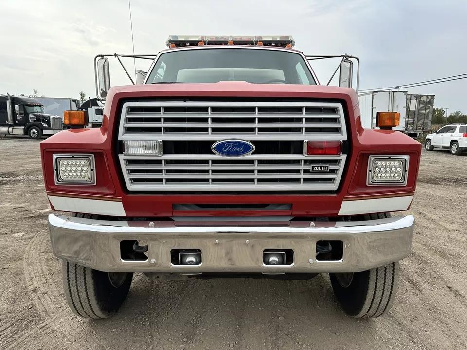 1994 Ford F700 7.0L 2000 Gallon Fire Tanker Tender Truck - Only 8k MILES! - image 3