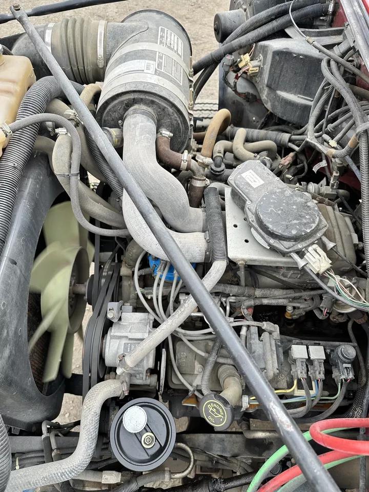 1994 Ford F700 7.0L 2000 Gallon Fire Tanker Tender Truck - Only 8k MILES! - image 17