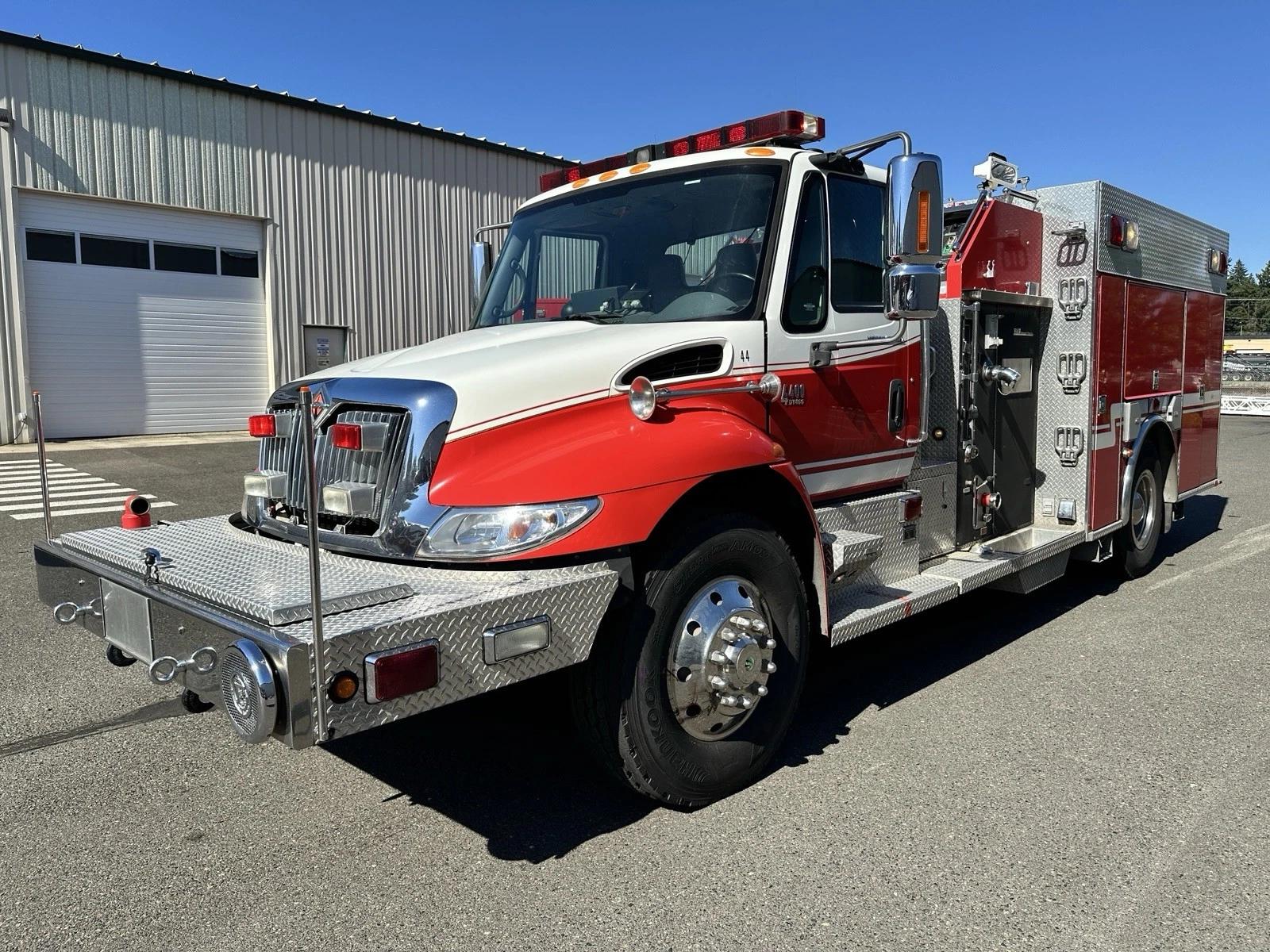 2002 H&W International 4400 1250/750/20 Rural Engine Pumper Fire Truck - image 1