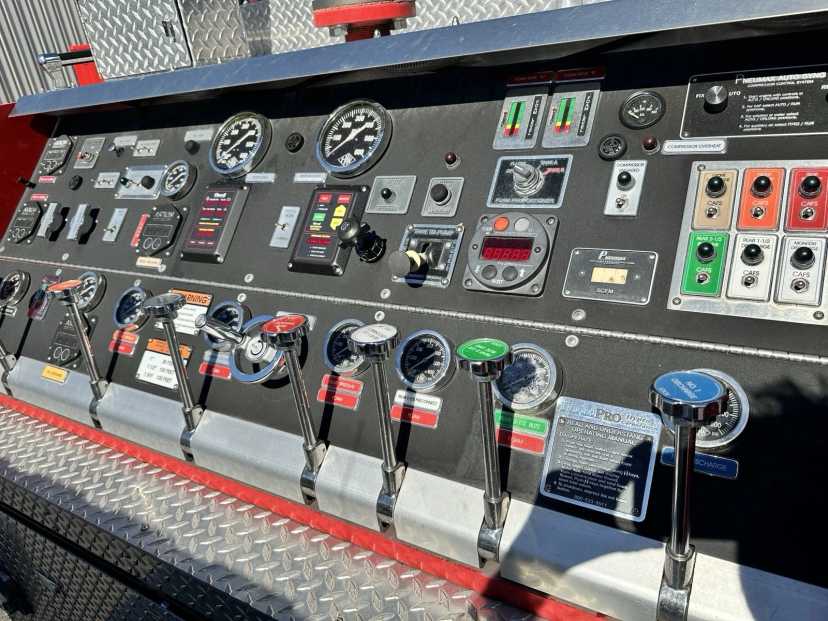 2002 H&W International 4400 1250/750/20 Rural Engine Pumper Fire Truck — photo 7