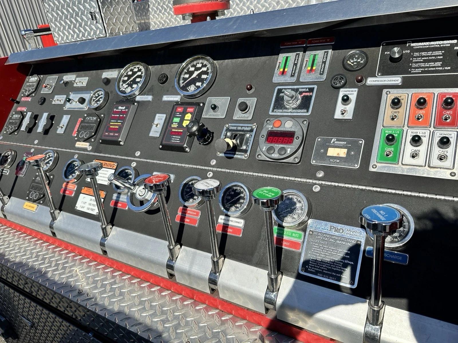 2002 H&W International 4400 1250/750/20 Rural Engine Pumper Fire Truck - image 7