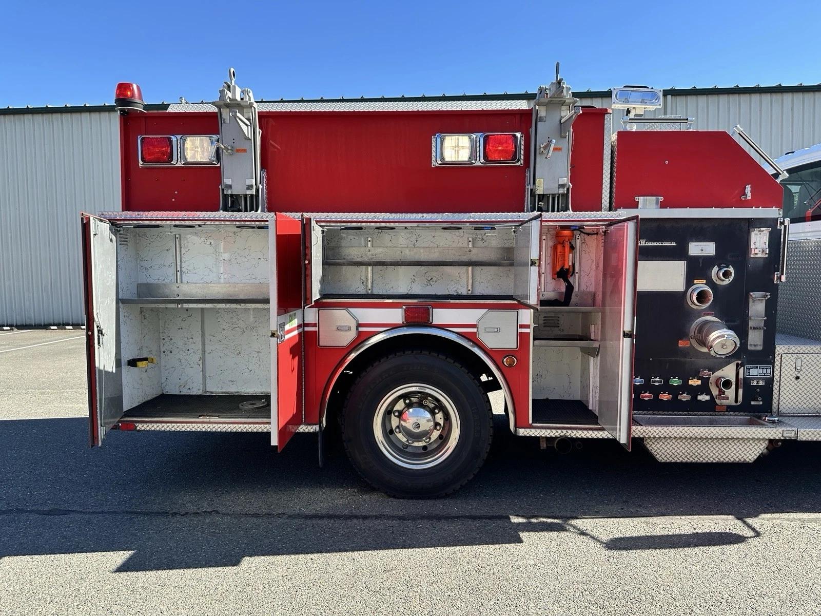 2002 H&W International 4400 1250/750/20 Rural Engine Pumper Fire Truck - image 8