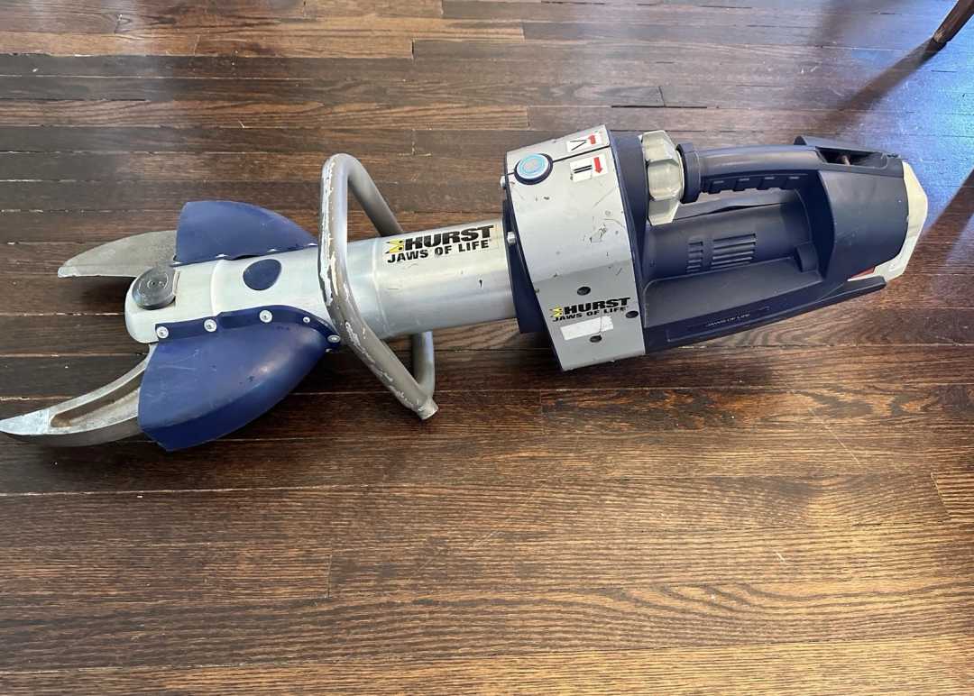 Hurst E2 S700E E-Draulic Battery Powered Cutter 10,000 PSI Rescue Tool Extrication Jaws of Life