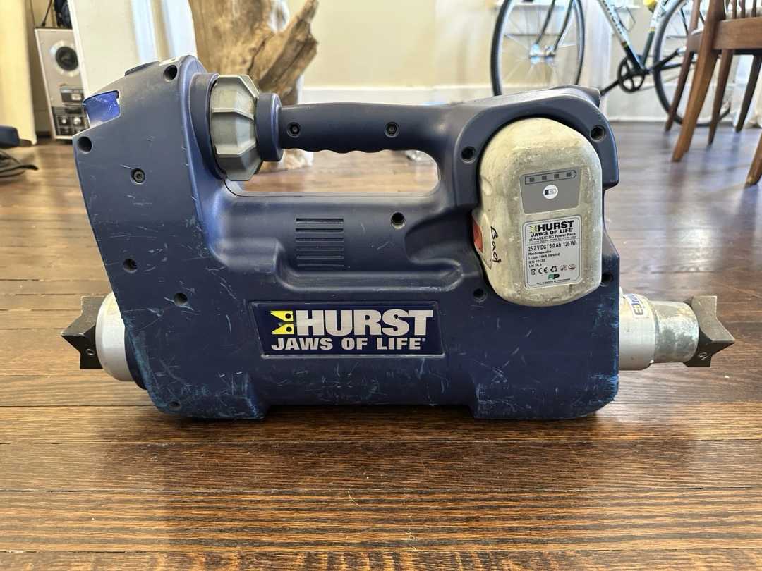 Hurst Jaws of Life eDraulic R421 E2 Battery Powered Telescopic Rescue Ram Holmatro