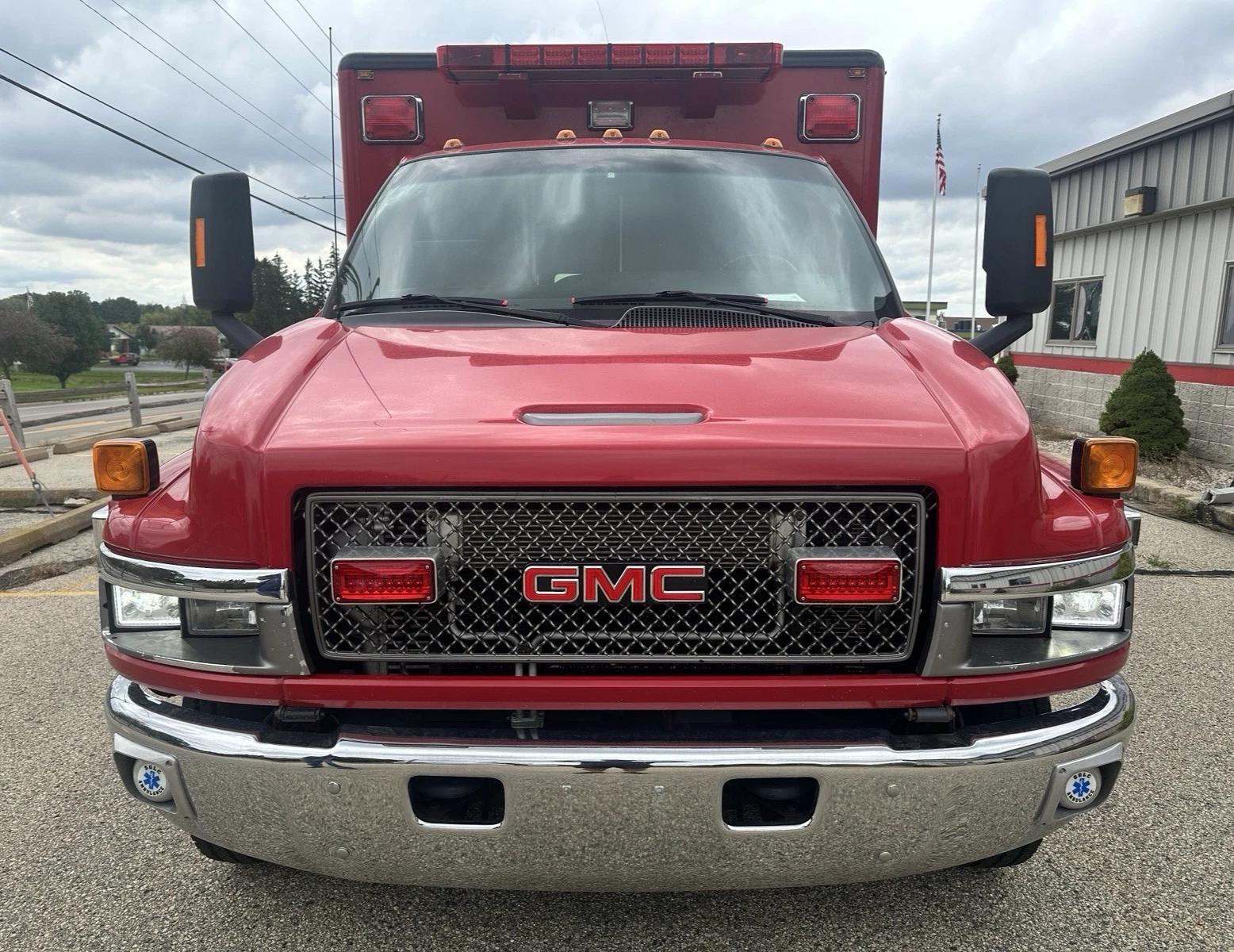 2008 Horton GMC Type III Ambulance - image 3
