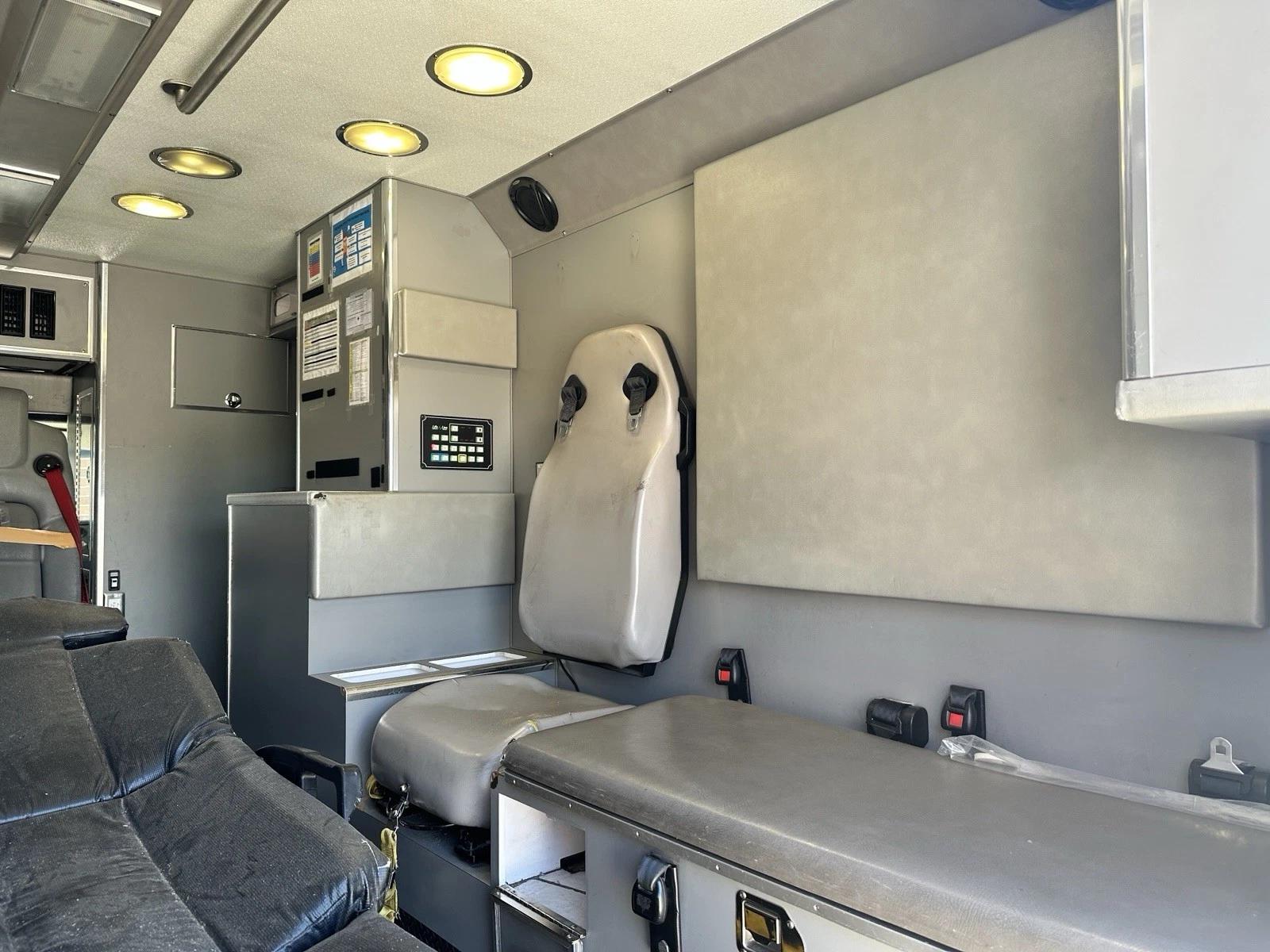 2009 LifeLine Chevrolet Type I Ambulance - image 12