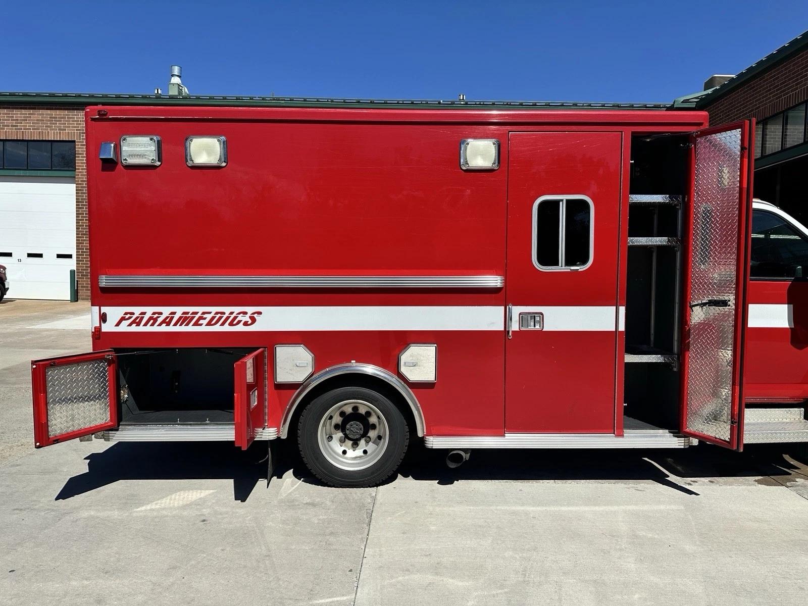 2009 LifeLine Chevrolet Type I Ambulance - image 7