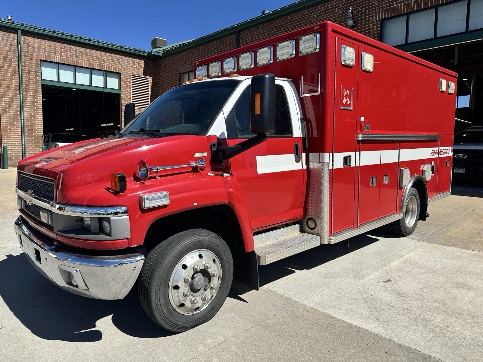 2009 LifeLine Chevrolet Type I Ambulance - image 1