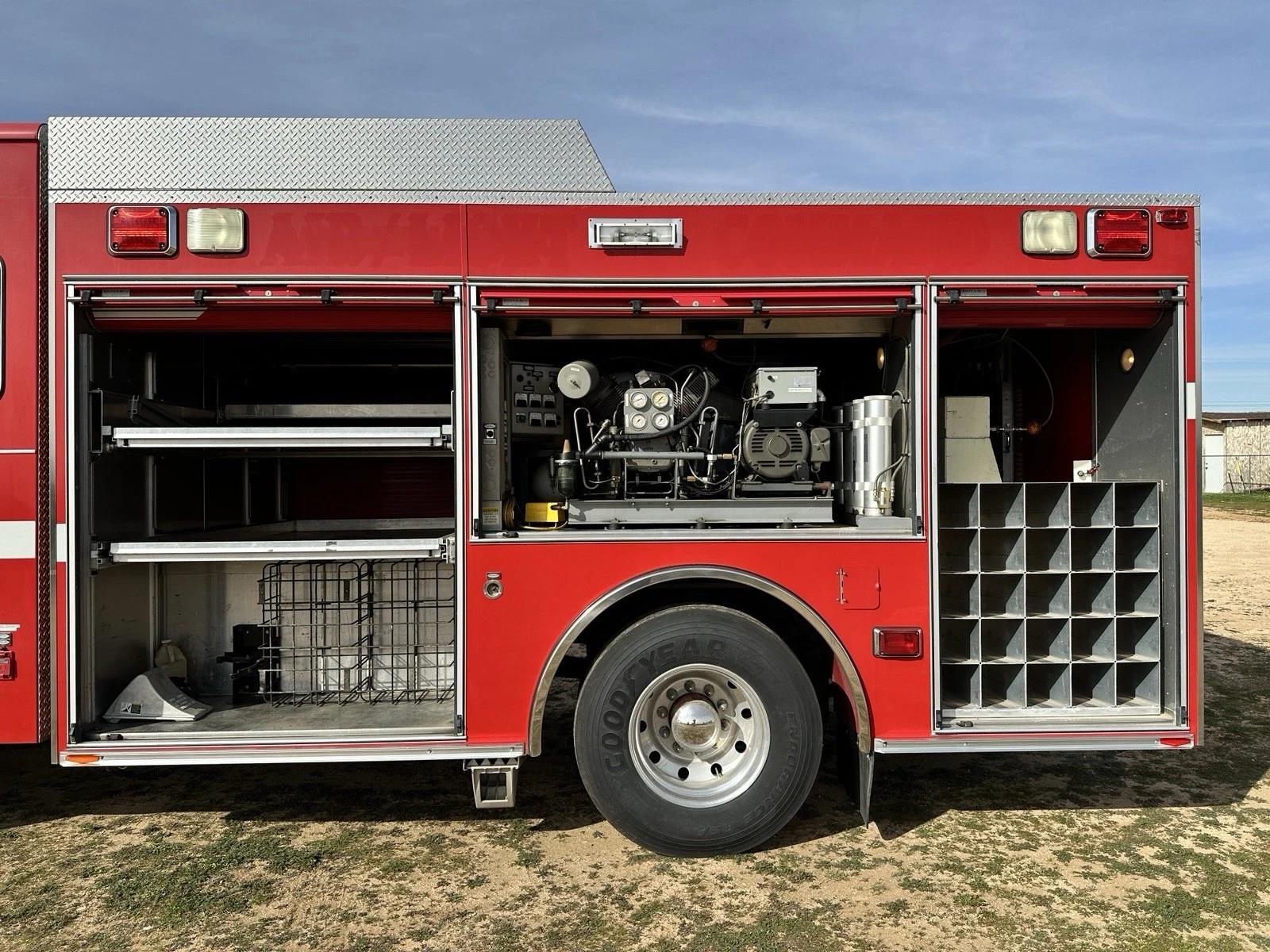 2002 Pierce Saber Heavy Rescue - image 8