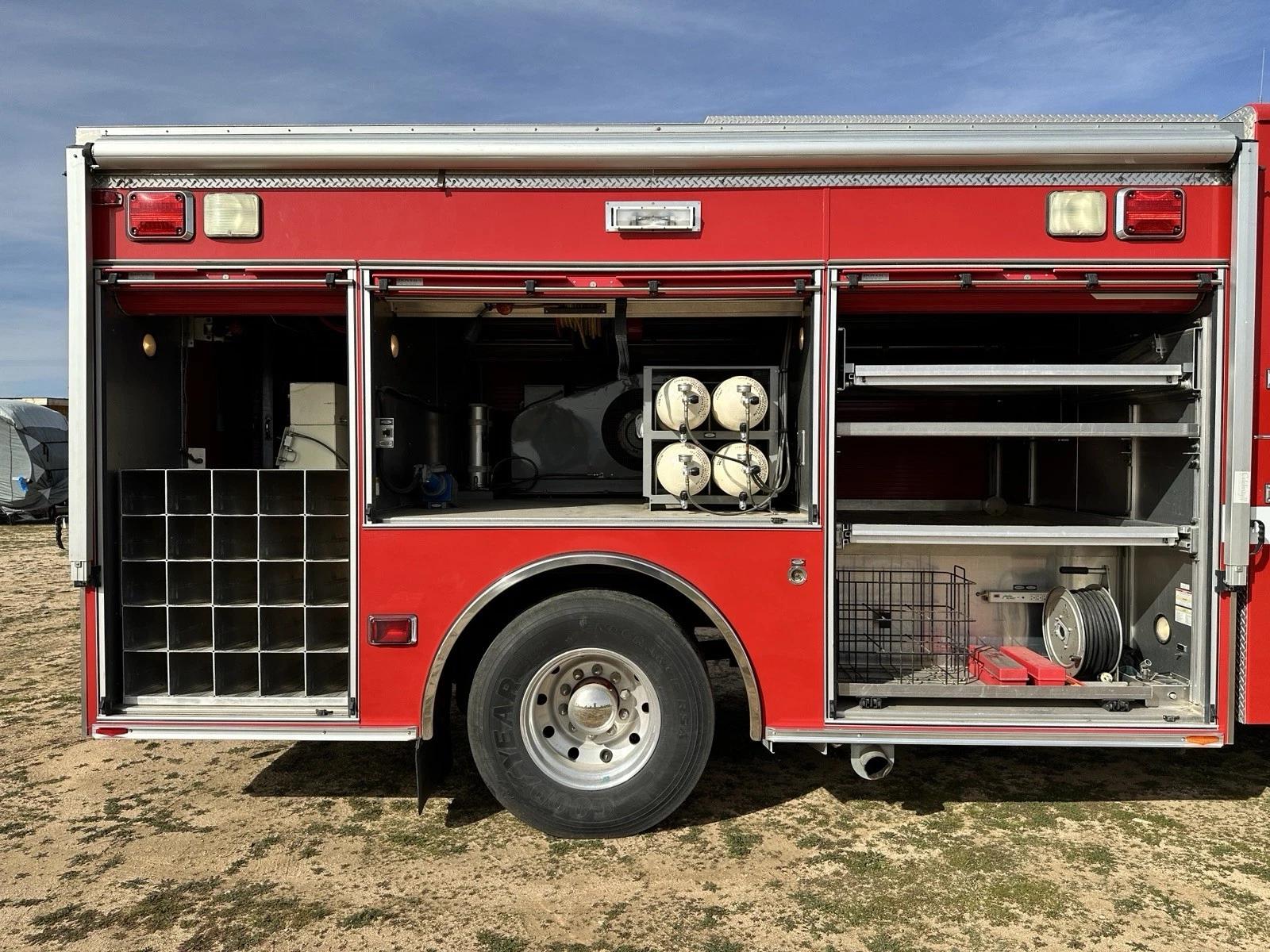2002 Pierce Saber Heavy Rescue - image 10