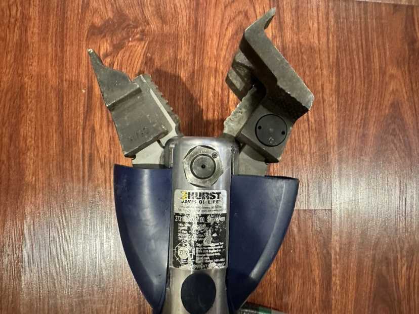 Hurst StrongArm (LE/Military) Battery Powered Combination Tool Jaws of Life — photo 6