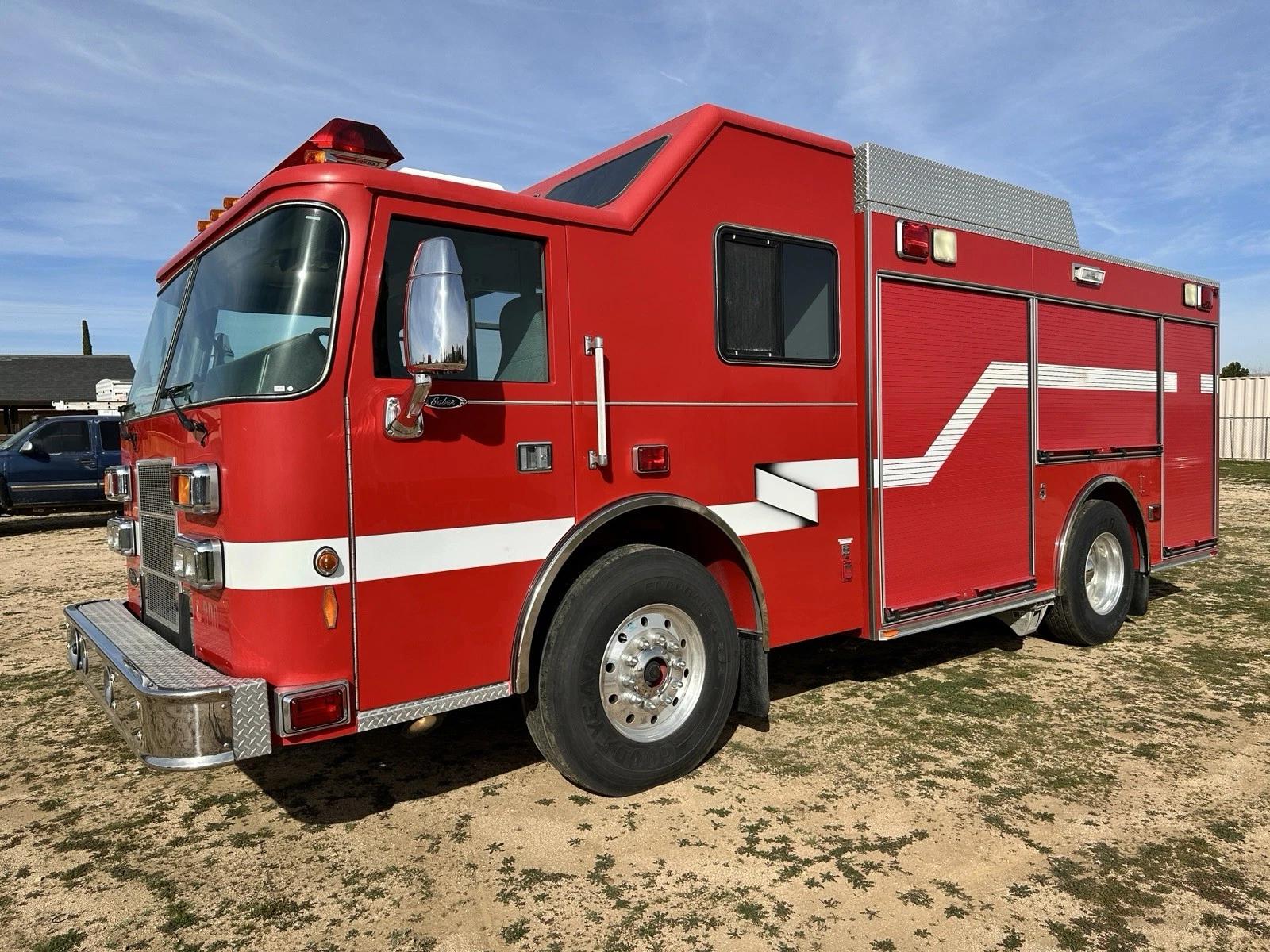 2002 Pierce Saber Heavy Rescue - image 2