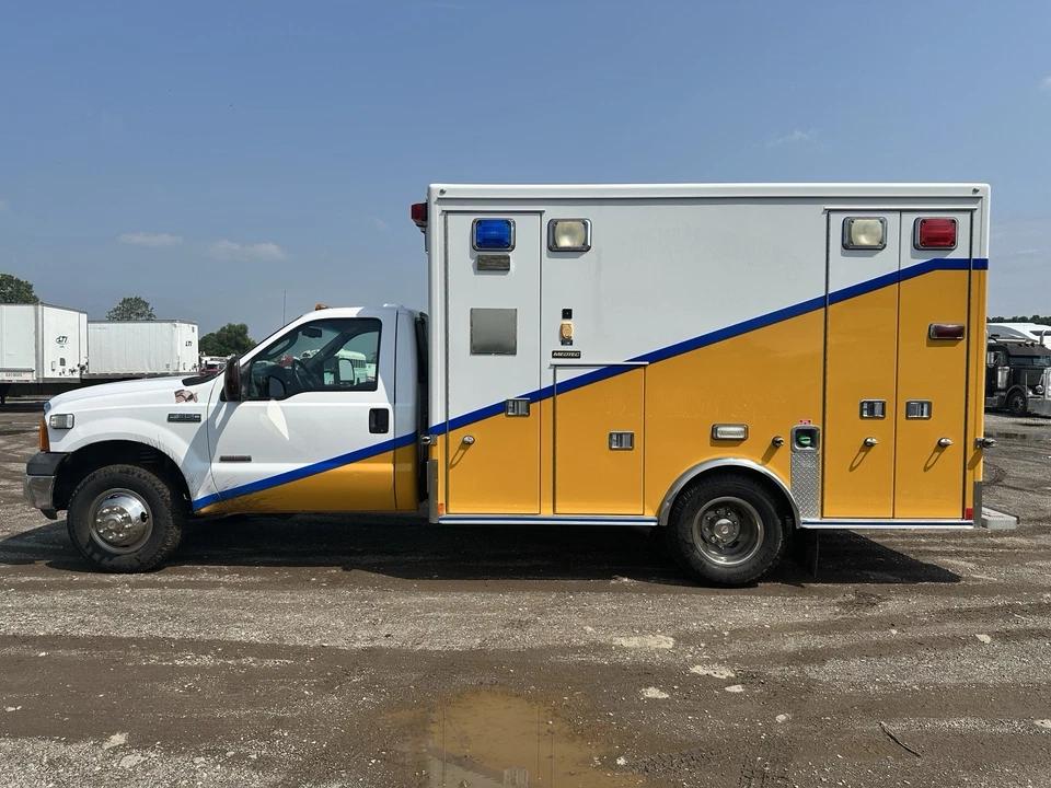 2007 MedTec Ford Type I Ambulance - image 2