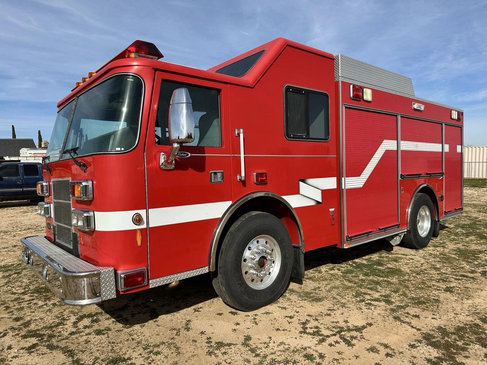 2002 Pierce Saber Heavy Rescue - image 1