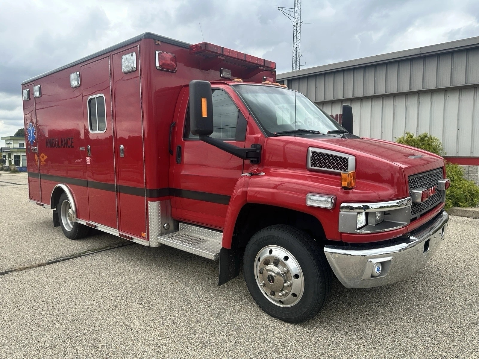 2008 Horton GMC Type III Ambulance - image 2