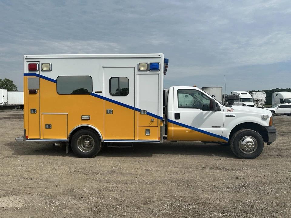 2007 MedTec Ford Type I Ambulance - image 5