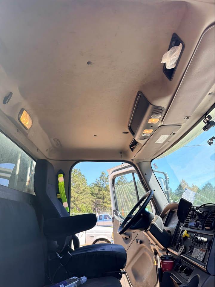 2019 Freightliner New Way Rear Loader - image 6