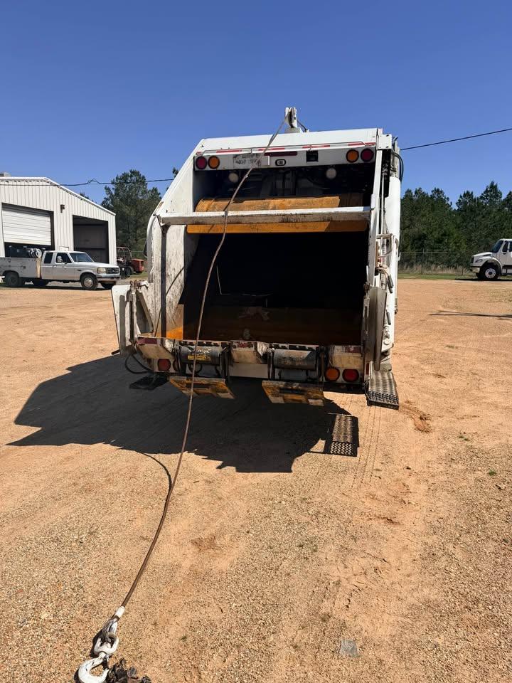 2019 Freightliner New Way Rear Loader - image 3