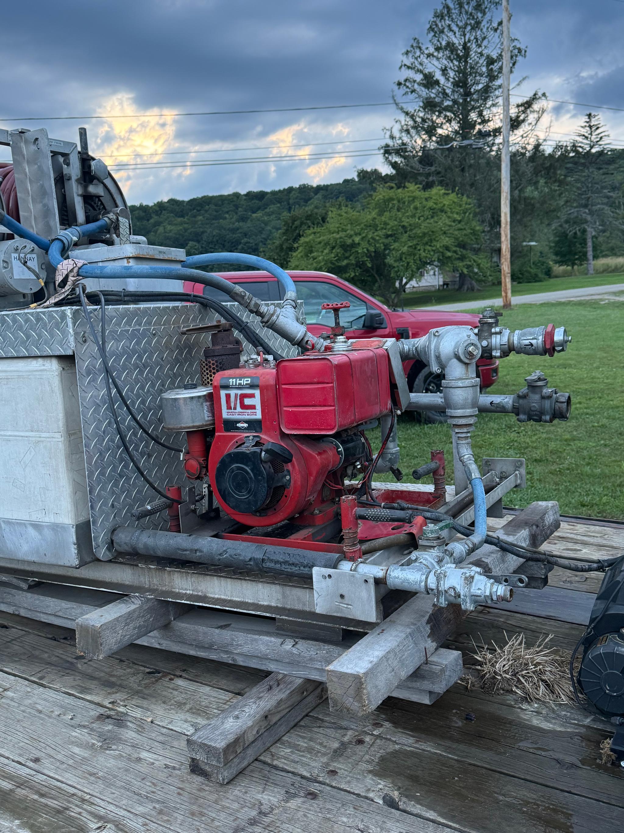 Poly tank skid pump unit. - image 3