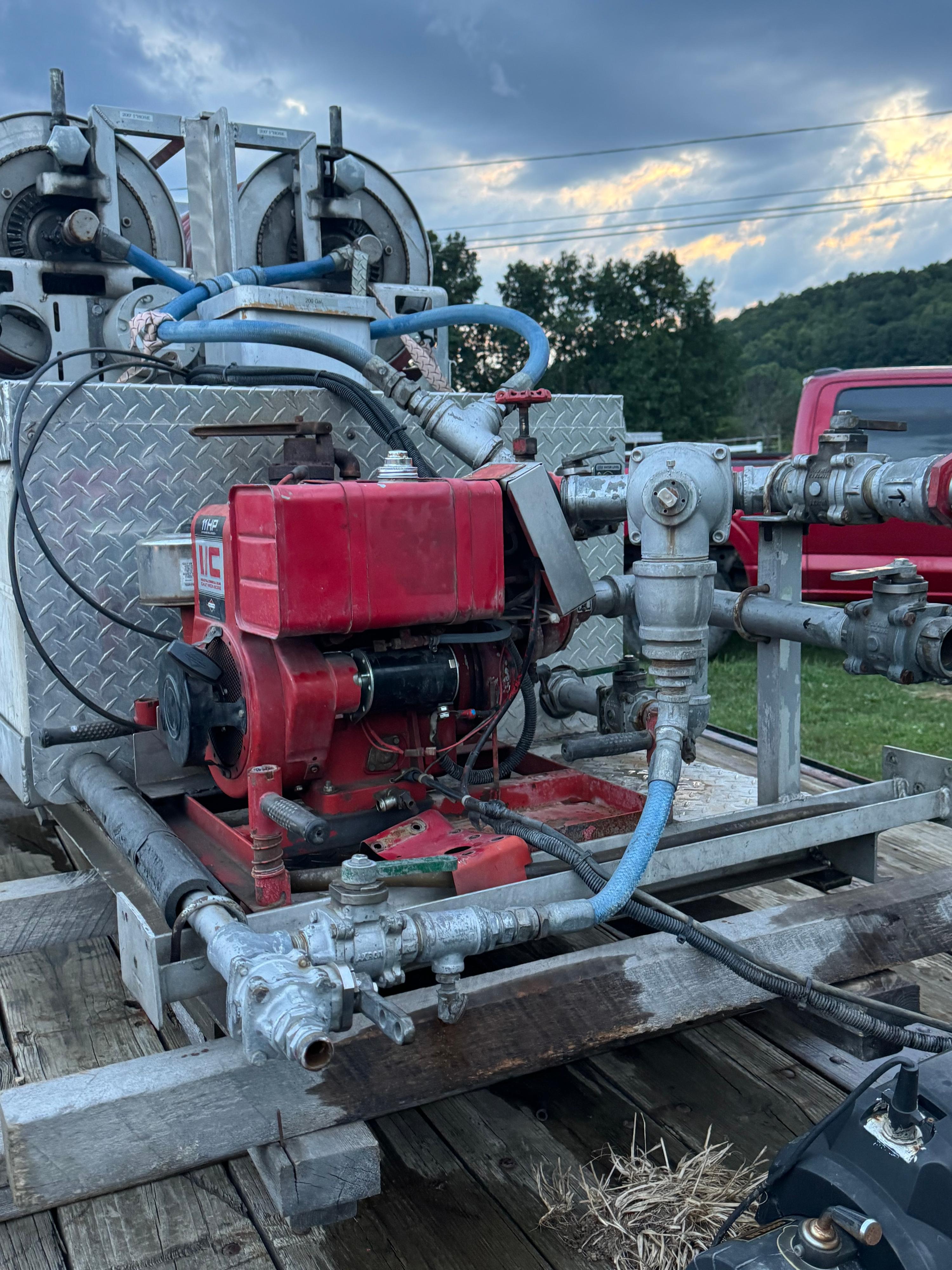 Poly tank skid pump unit. - image 2