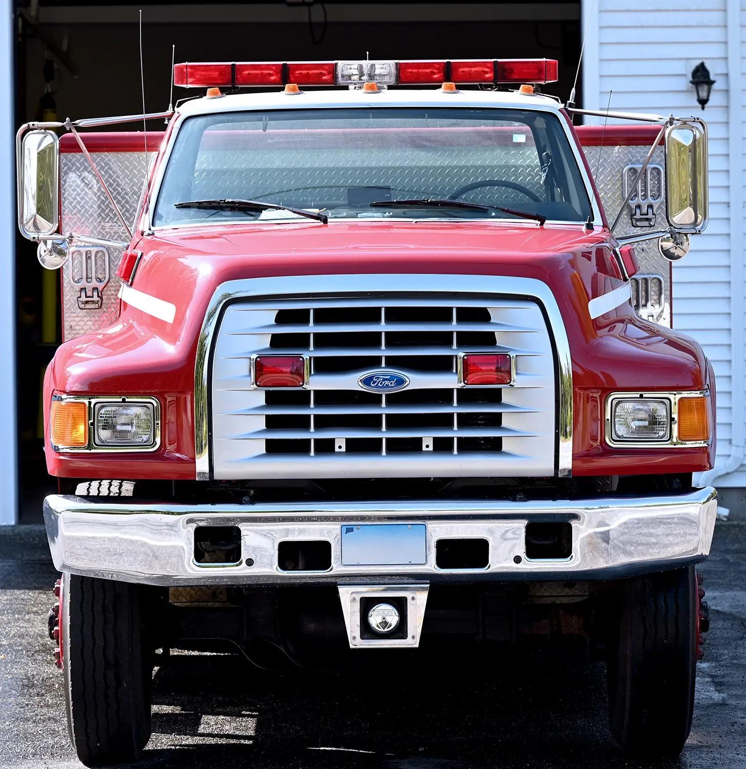 1998 KME Ford 4x4 Pumper - image 4