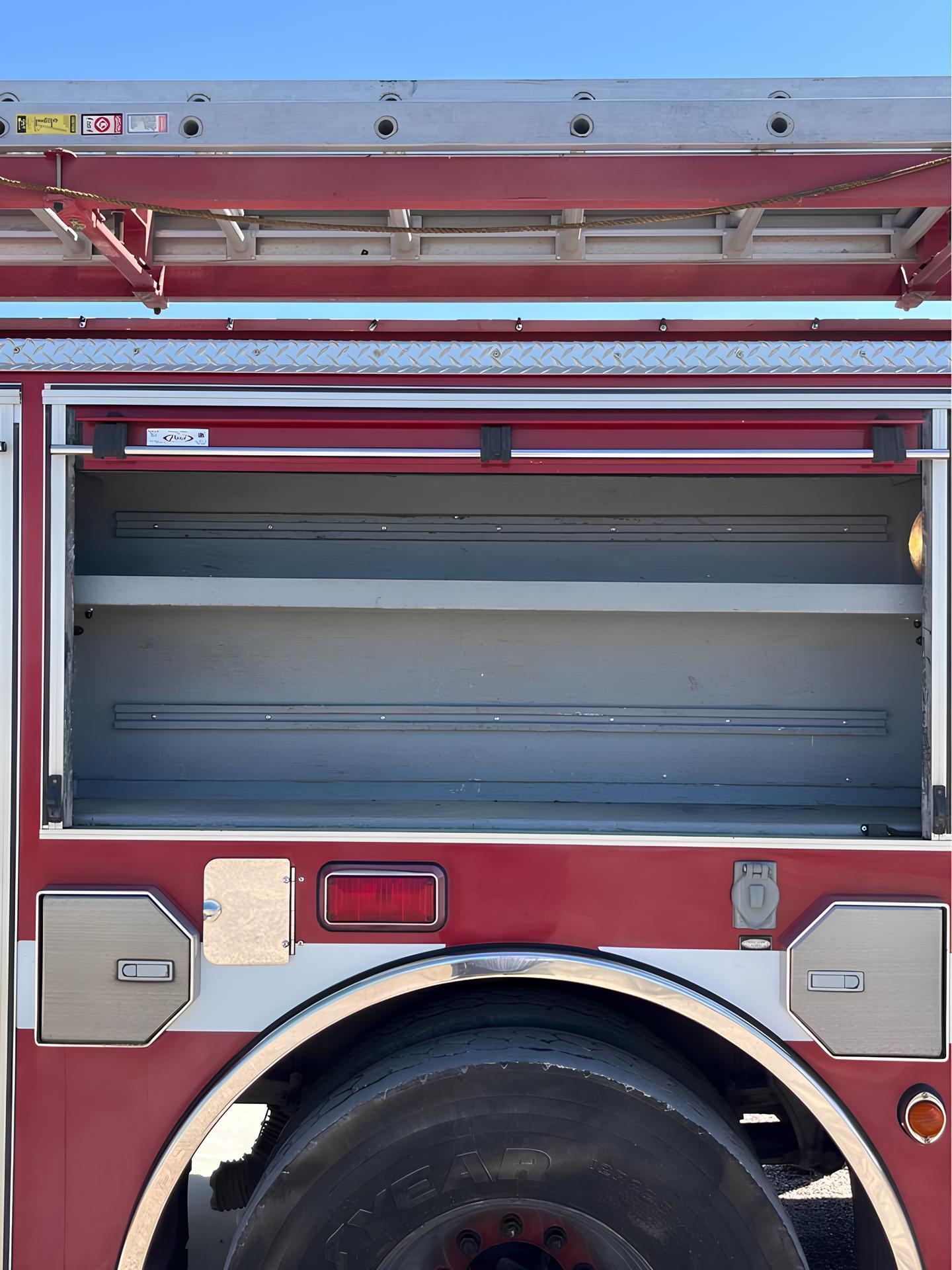 2003 International 4400 Pumper - image 9