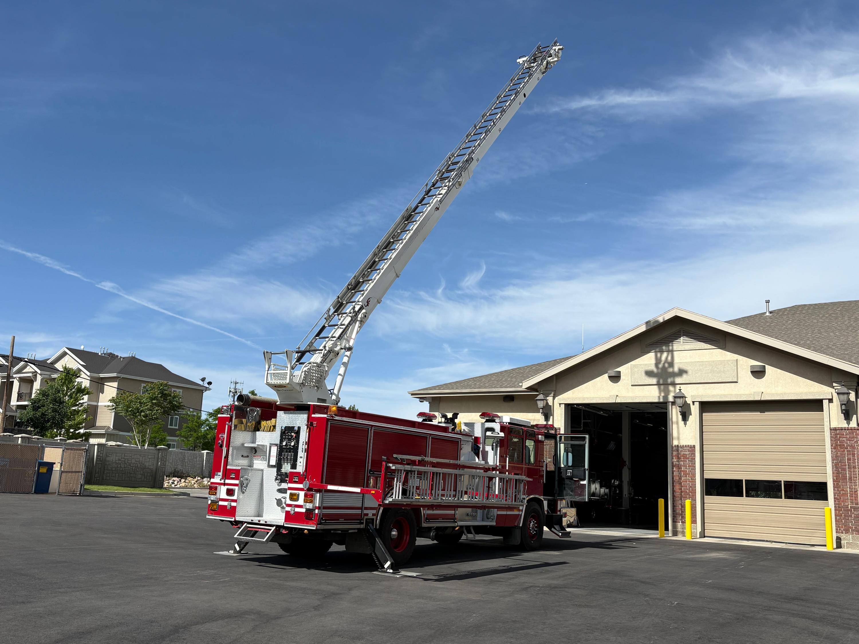2001 Pierce 55' Boom Truck - image 8