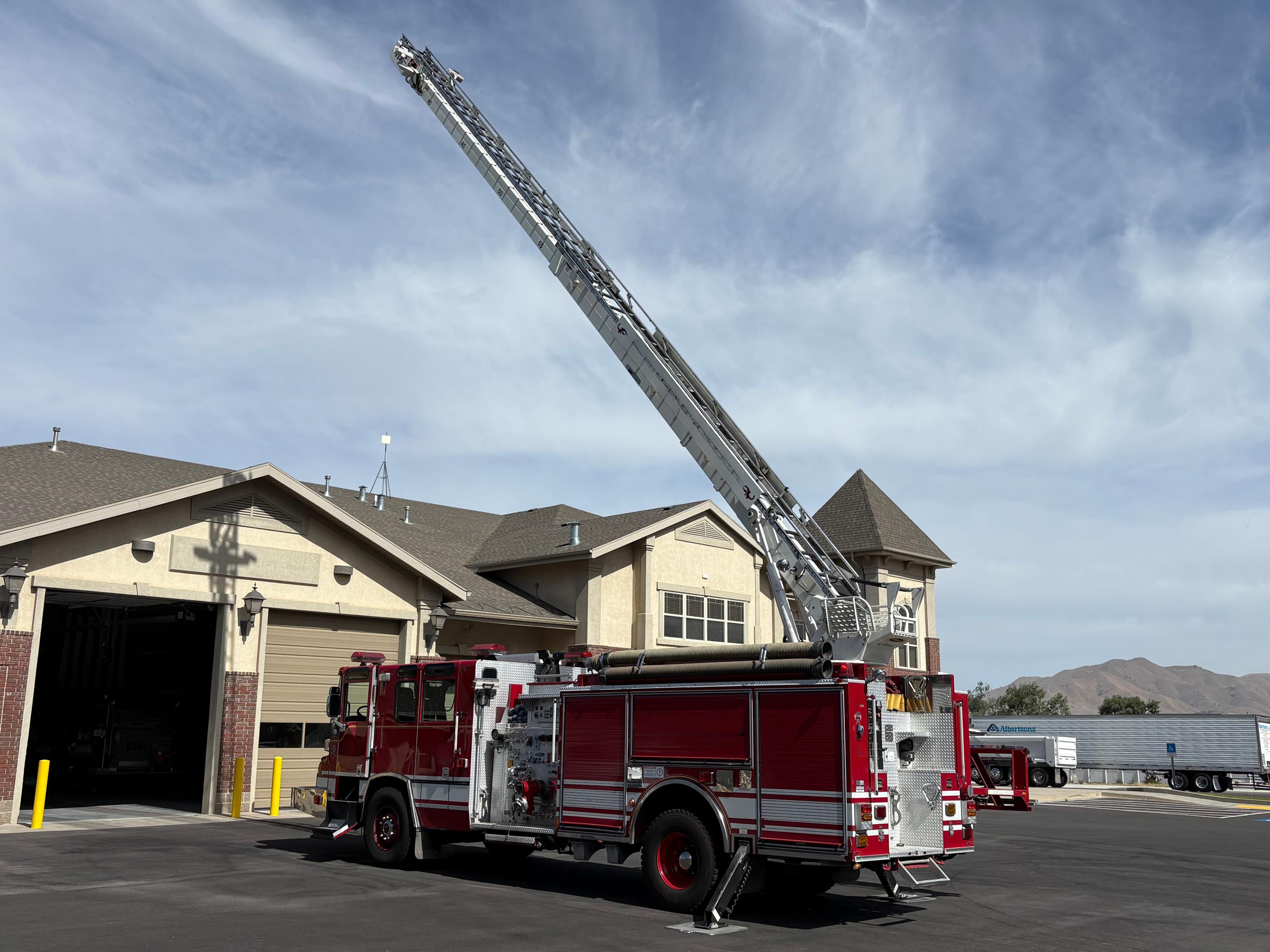 2001 Pierce 55' Boom Truck - image 9
