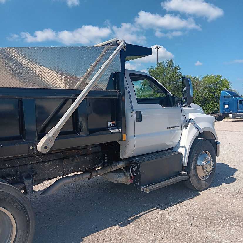 2023 Ford F-750 Dump Truck — photo 4