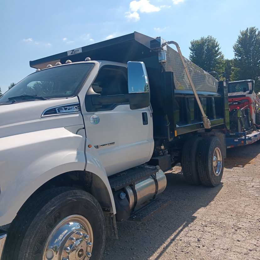 2023 Ford F-750 Dump Truck — photo 3