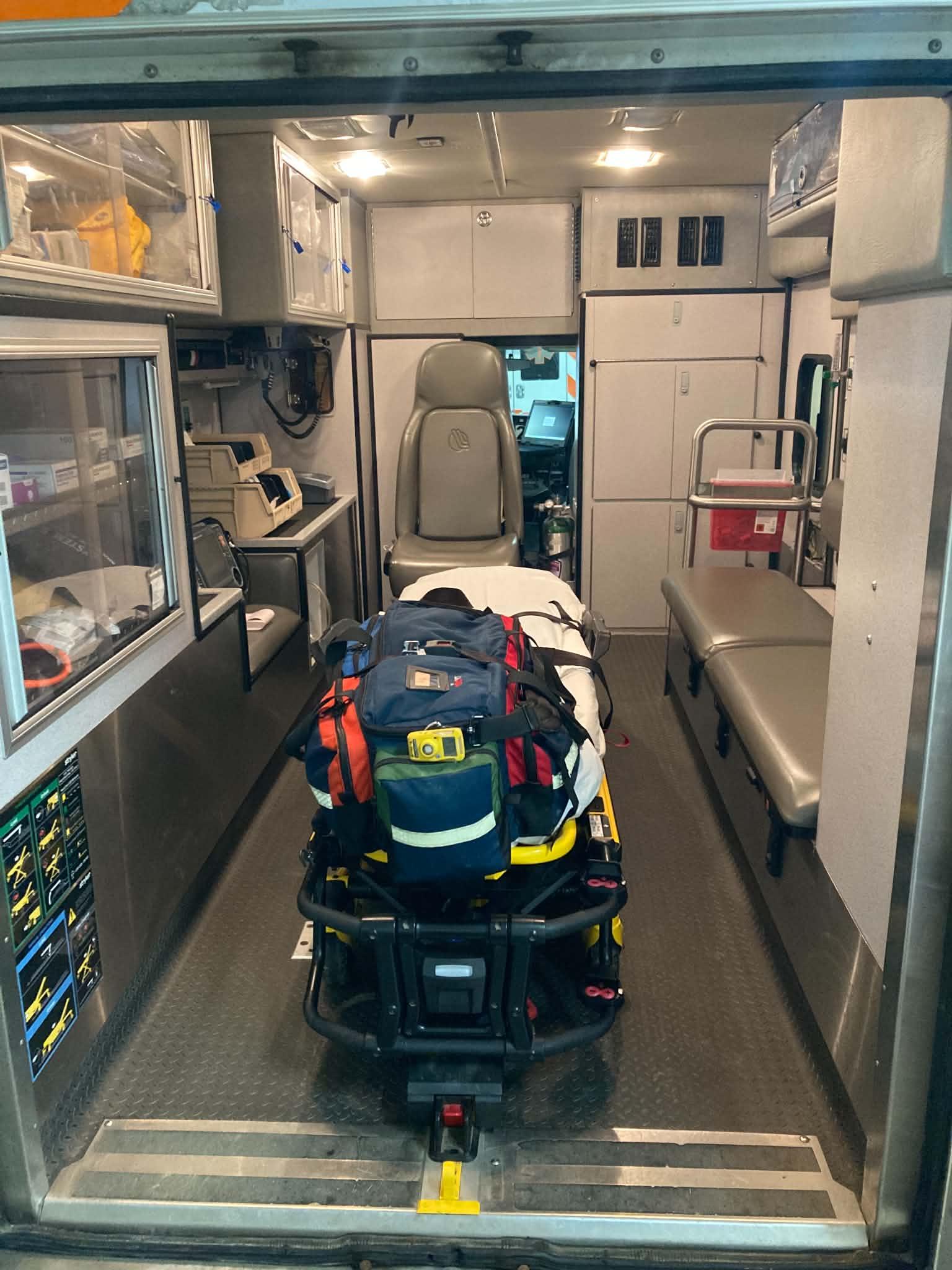 2010 Road Rescue Chevrolet Type III Ambulance - image 7