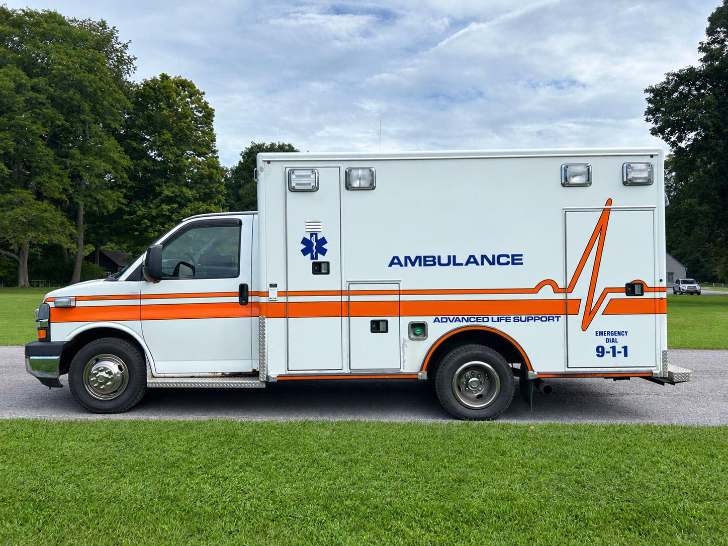 2010 Road Rescue Chevrolet Type III Ambulance - image 1