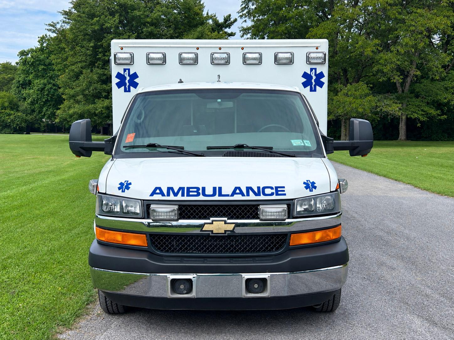 2010 Road Rescue Chevrolet Type III Ambulance - image 2