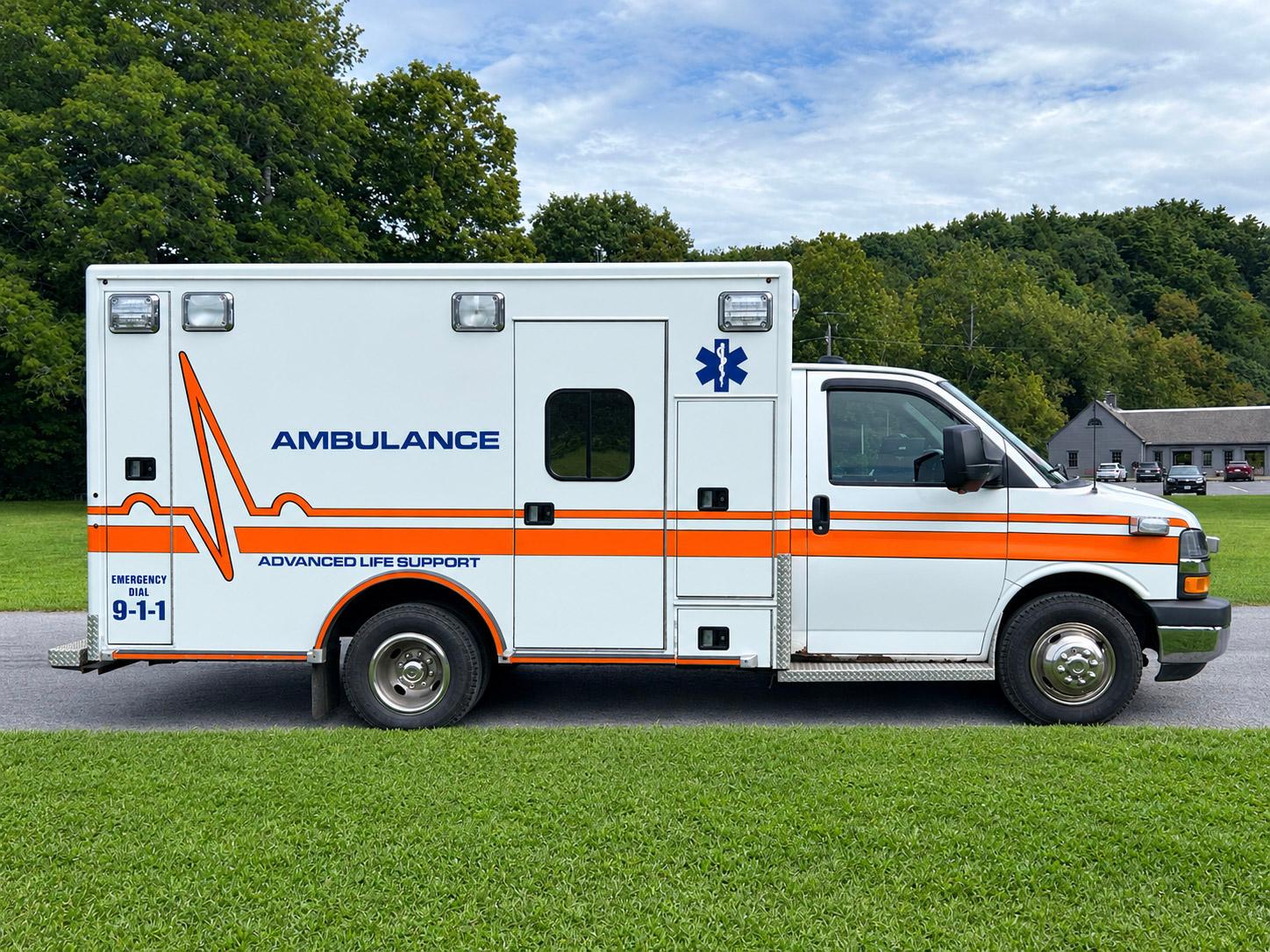 2010 Road Rescue Chevrolet Type III Ambulance - image 3