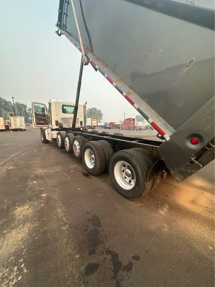 2017 Peterbilt 567 Dump Truck - image 2