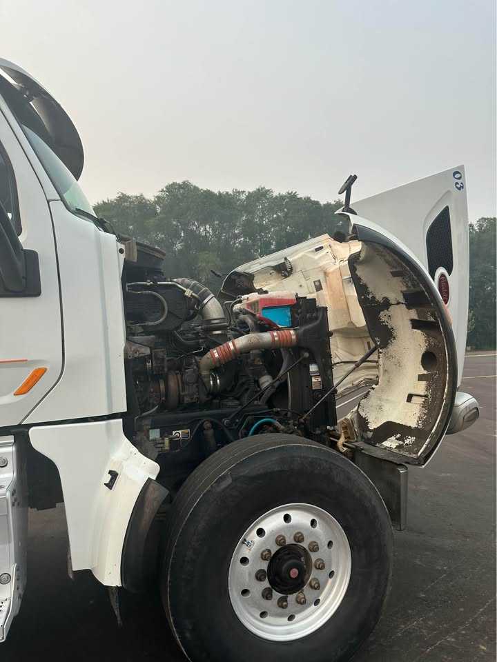 2017 Peterbilt 567 Dump Truck — photo 3
