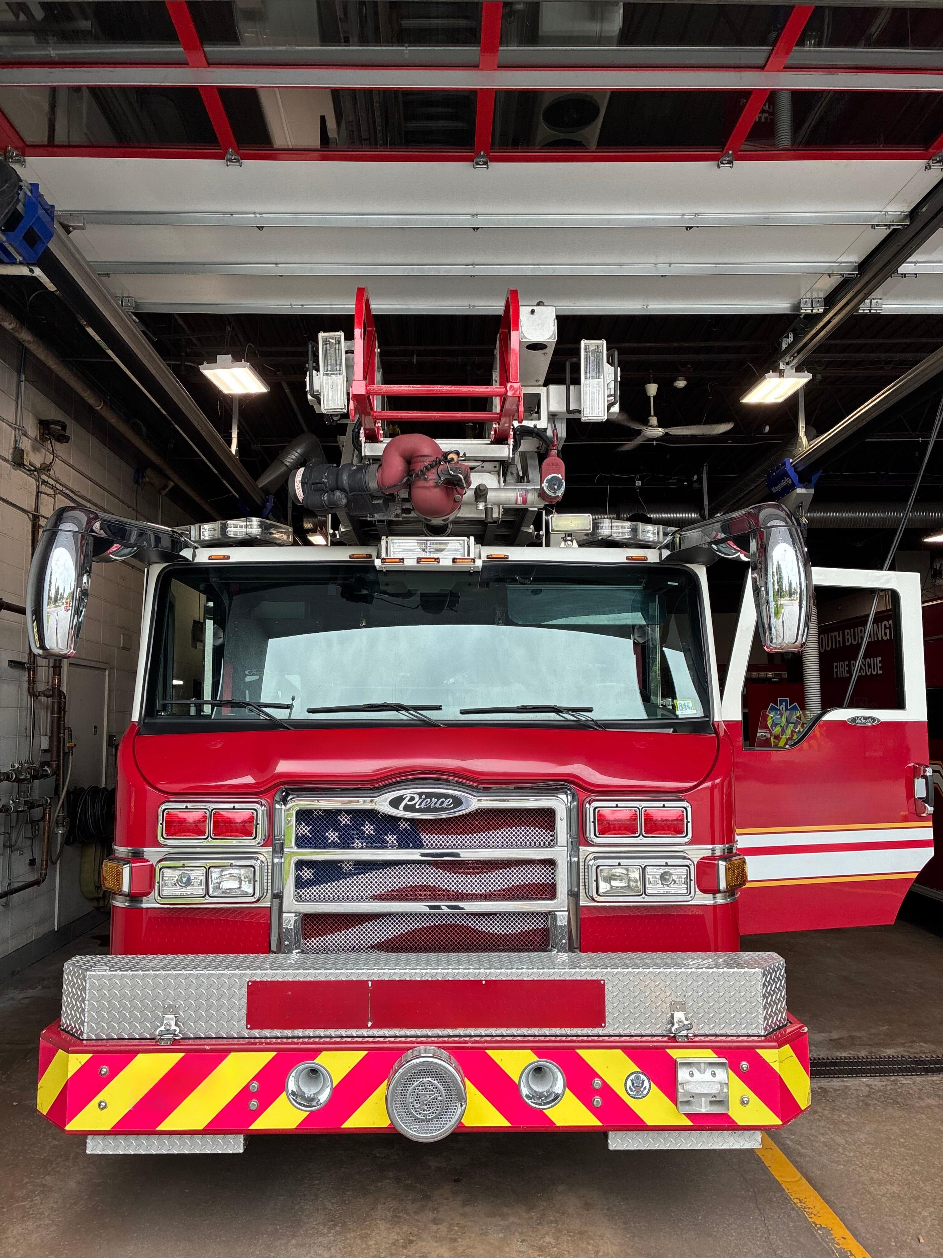 2012 Pierce 75' Aerial - image 3