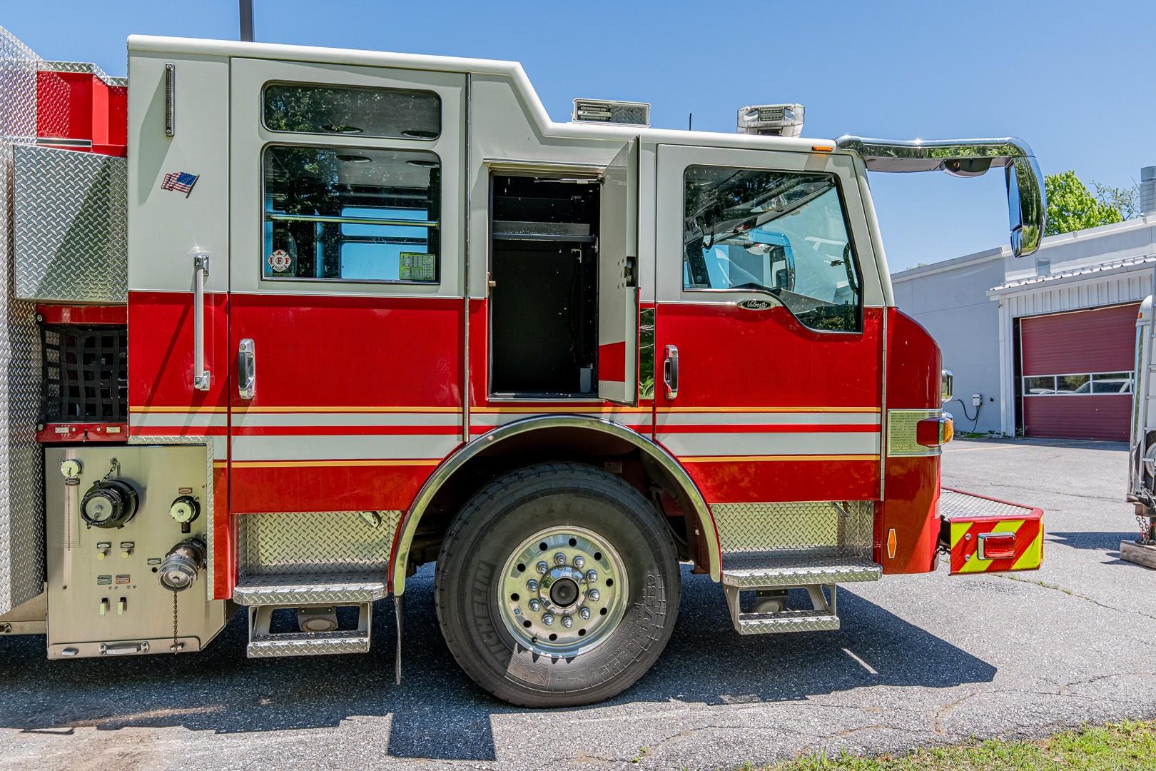2009 Pierce Enforcer Pumper - image 27