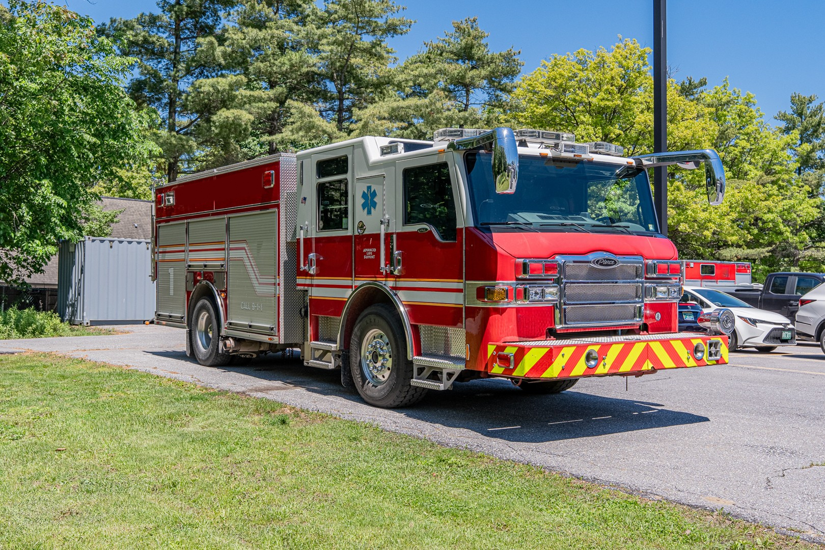 2009 Pierce Enforcer Pumper - image 1
